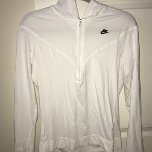 (🏄🏻‍♀️) Nike half zip jacket
